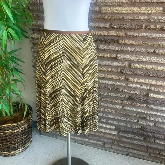 Tommy Bahama Brown Zigzag Silk Blend Flare Skirt Size Medium - Picture 6 of 6